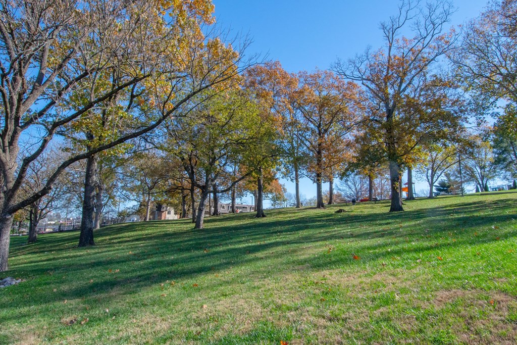Lush Landscaping at Nob Hill Apartments, Nashville, Tennessee