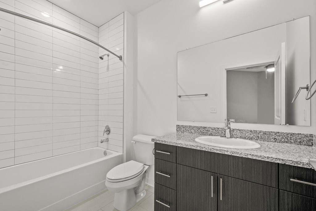 the preserve at ballantyne commons apartment bathroom