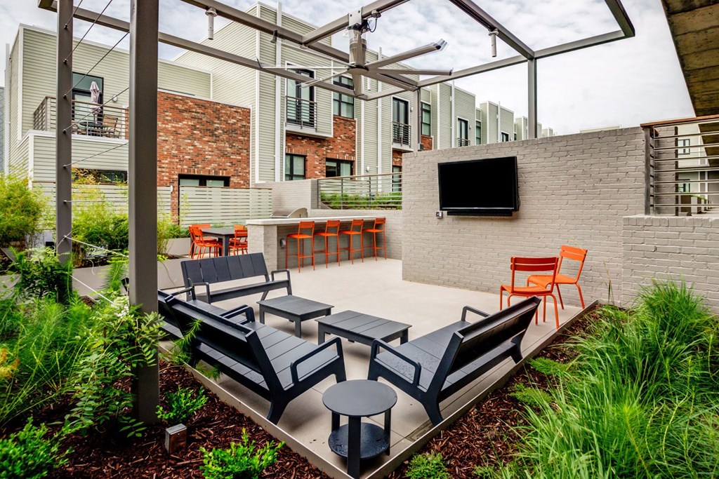 Courtyard With TV at 2100 Acklen Flats, Nashville, TN, 37212