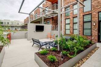 Courtyard Garden Space at 2100 Acklen Flats, Tennessee