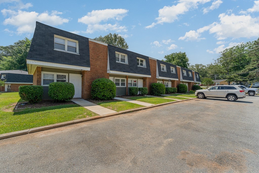 this is a photo of the leasing office at church street apartments in cincinnati, oh