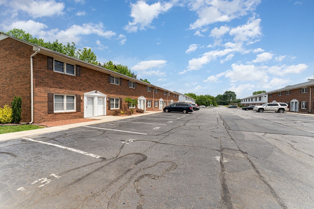 a parking lot at the whispering winds apartments in pearland, tx