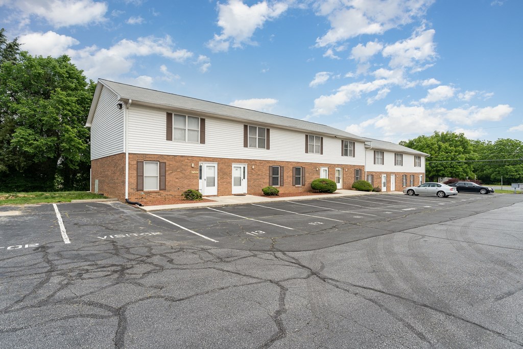 this is a photo of the leasing office at church street apartments in cincinnati, oh