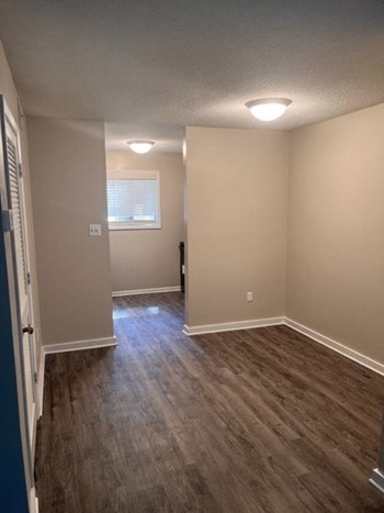 950 Berkshire Rd 2 Beds Apartment for Rent - Photo Gallery 3