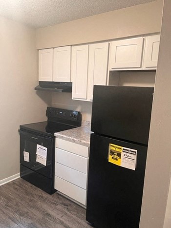 950 Berkshire Rd 2 Beds Apartment for Rent - Photo Gallery 2