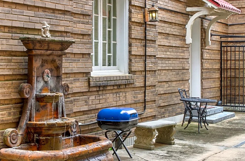a water fountain sitting outside of a house