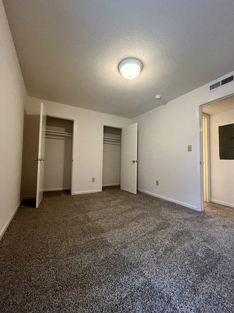 A room with a carpeted floor and a ceiling light.