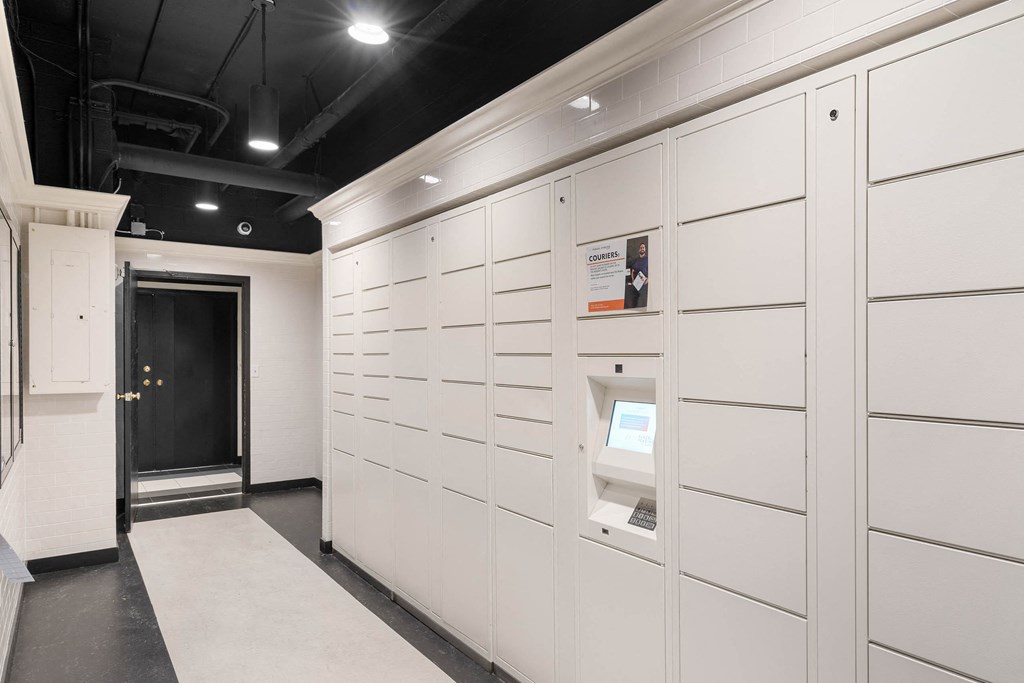 Luxer One 24/7 Package System at Vista St. Clair, Oregon