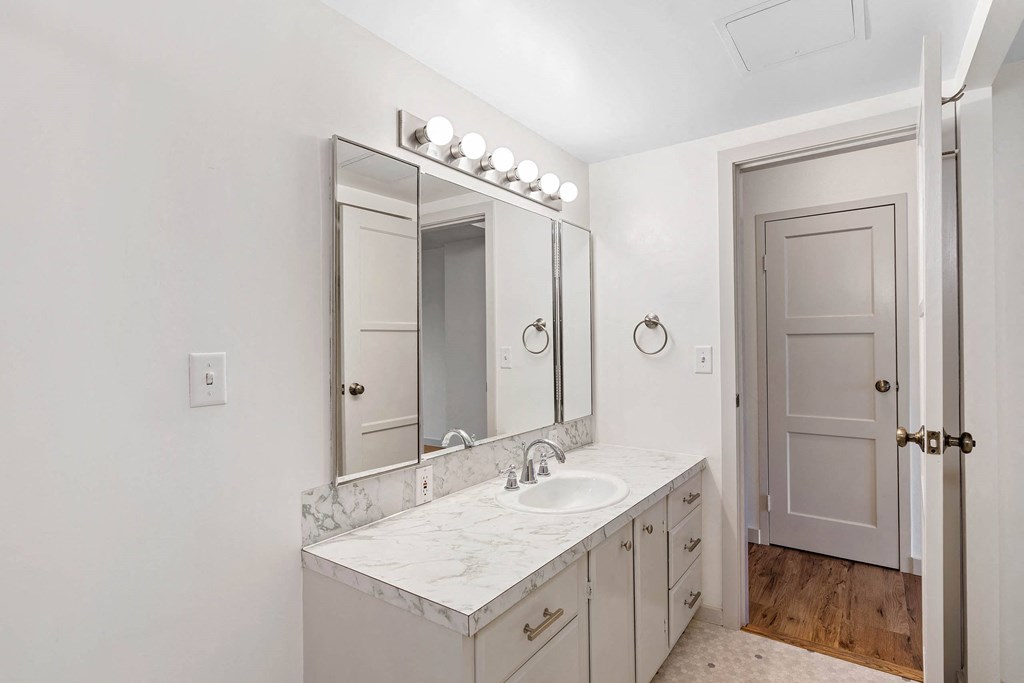 Vanity Lights at Vista St. Clair, Oregon, 97205