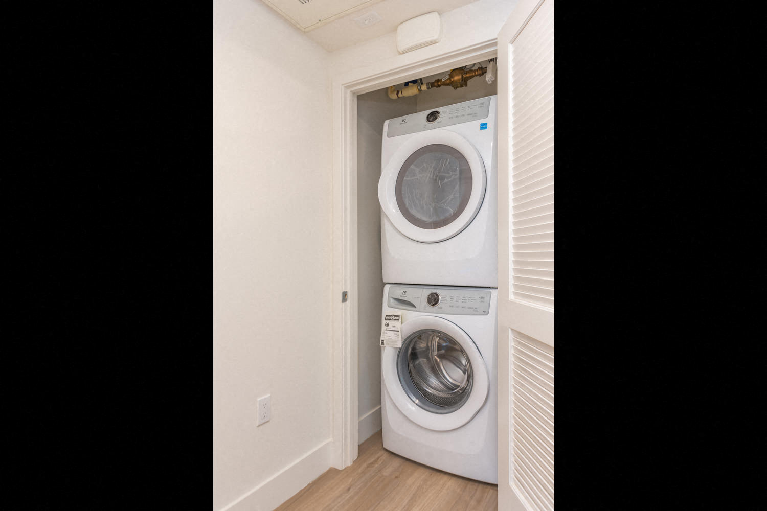Full size stackable washer & dryer