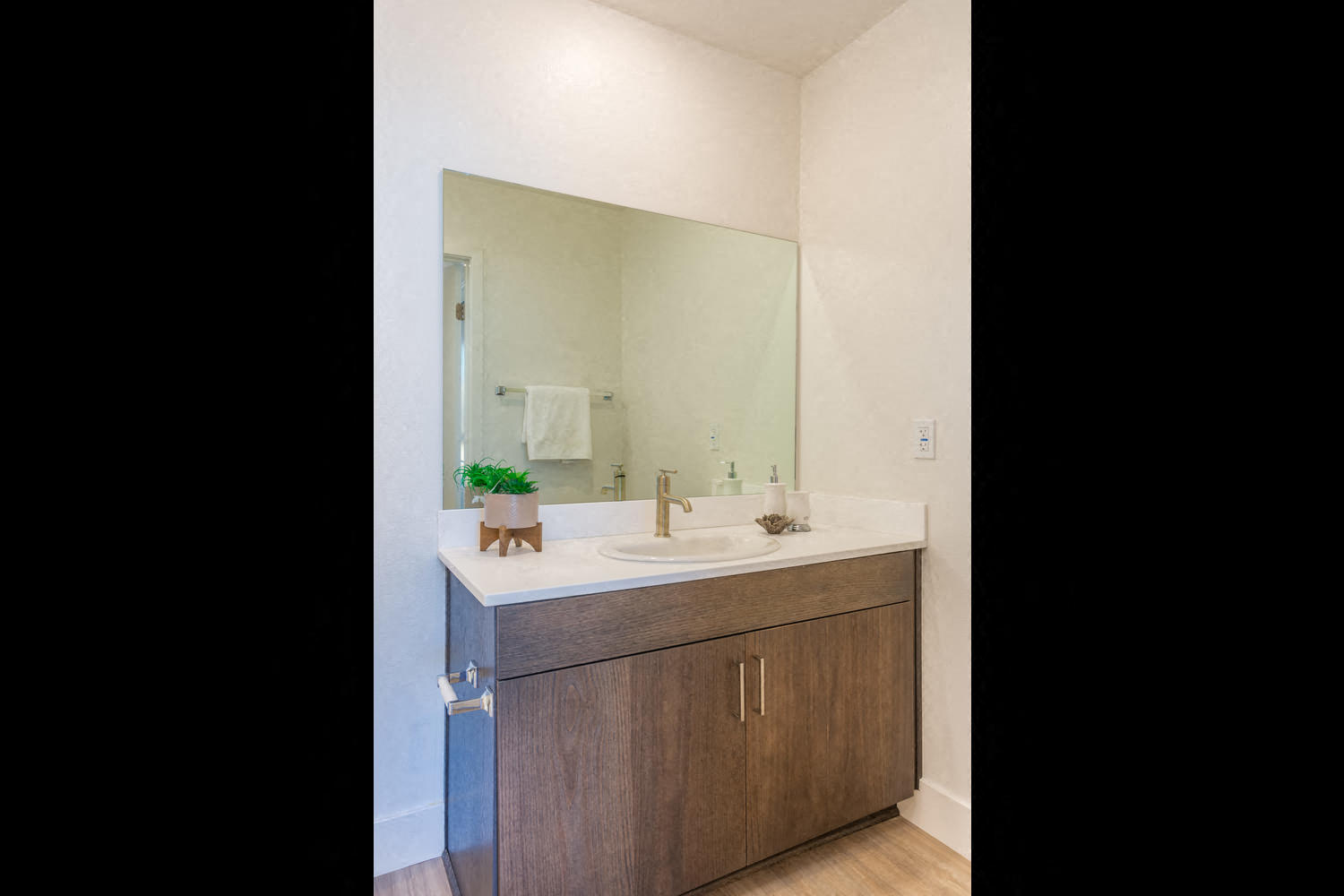 Windsor - Guest  Bathroom