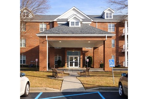 A building with a parking sign in front of it.