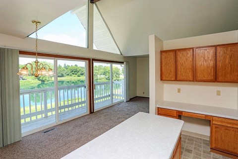 SUMMIT LAKES APARTMENTS