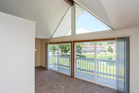 SUMMIT LAKES APARTMENTS