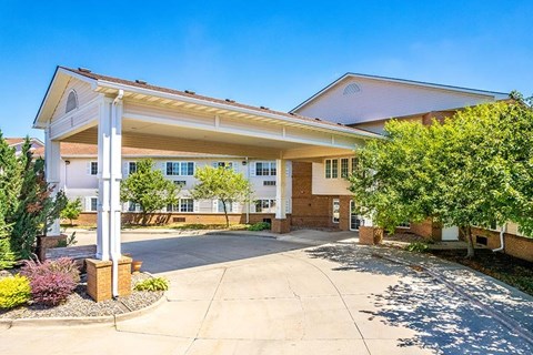 A building with a covered walkway and a clear sky above.