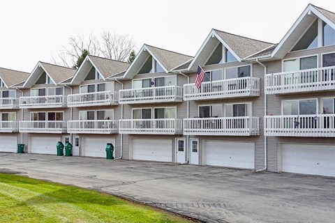 SUMMIT LAKES APARTMENTS