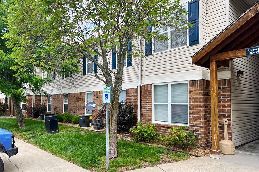 a street sign in front of an apartment building