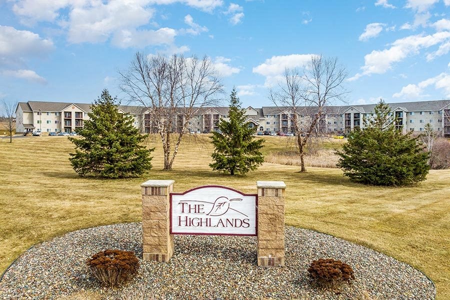 the highlands sign in front of an apartment building