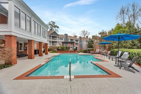 the preserve at ballantyne commons pool and patio with umbrellas
