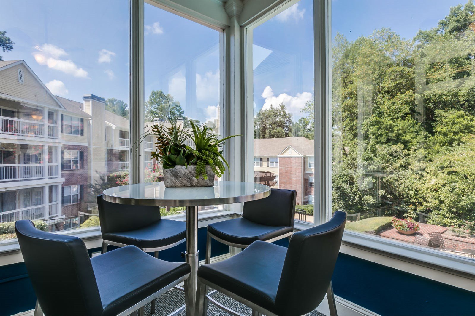 Modern Apartments Off Of Clairmont Rd In Atlanta with Simple Decor