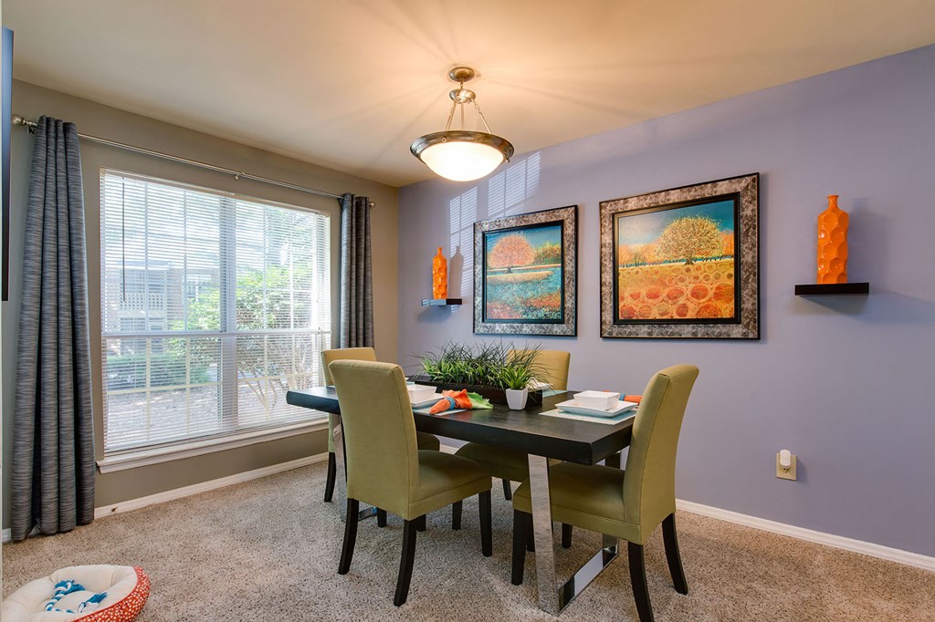 dining room at Madison Hunters Glen, Raleigh