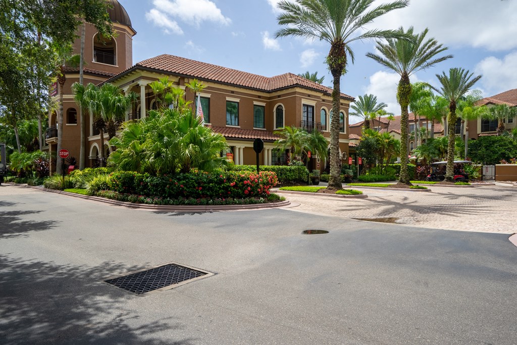 Building Exterior at Madison Gateway, St. Petersburg, FL
