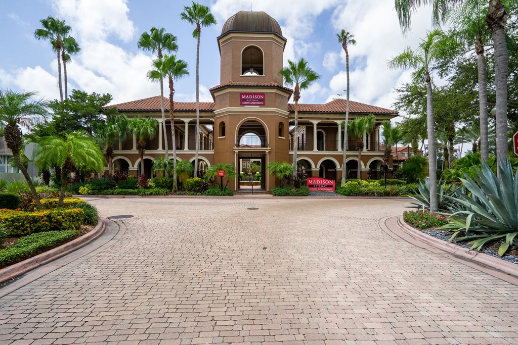 Building Exterior at Madison Gateway, St. Petersburg