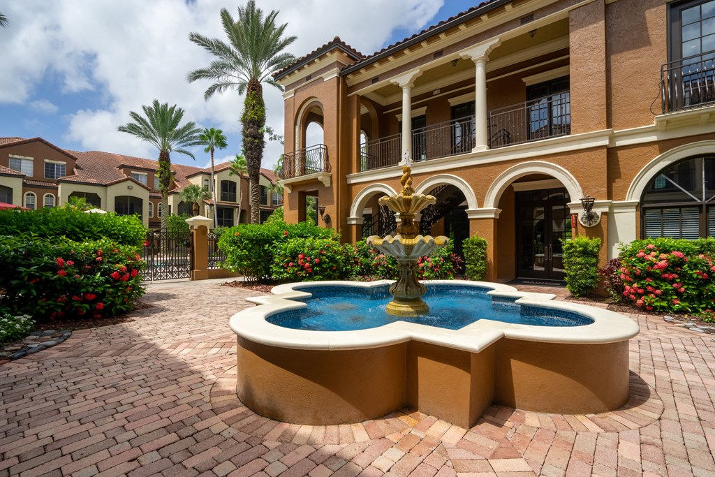 Courtyard at Madison Gateway, St. Petersburg, FL