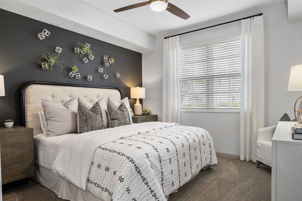 a bedroom with a bed and a ceiling fan at Inspira, Florida