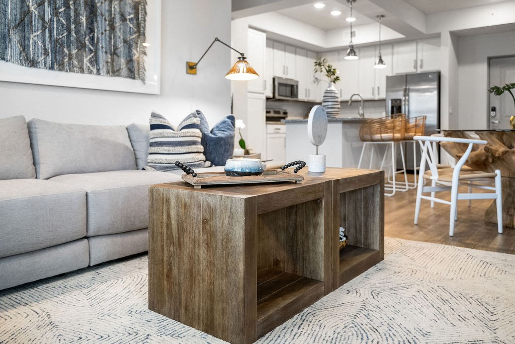 a living room with a couch and a table at Inspira, Florida