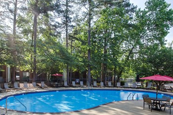 Pool with Seating Pool ith table and seating - Photo Gallery 2