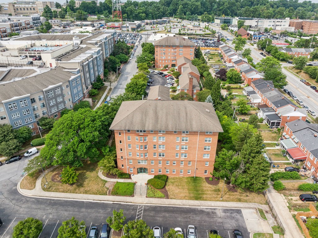 Senior housing community in Towson MD surrounded by trees and amenities