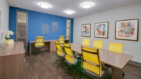 Resident lounge with modern furniture at Mulberry at Park
