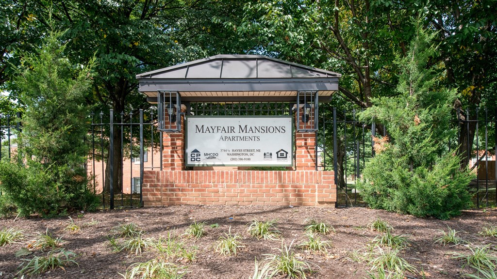 Community sign for Mayfair Mansions
