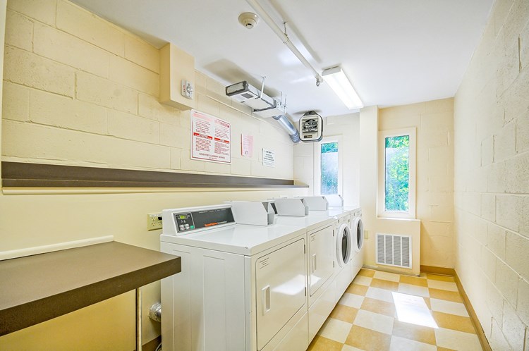 West Wood Oaks Apartments