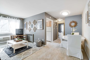 Meadowbrook Run Apartments Meadowbrook Run Apartments - Photo Gallery 2
