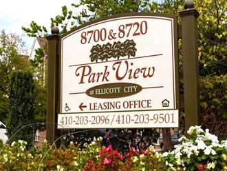 a sign for the park view