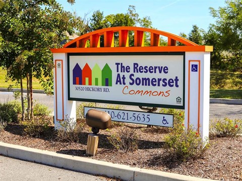 a sign for the reserve at commons