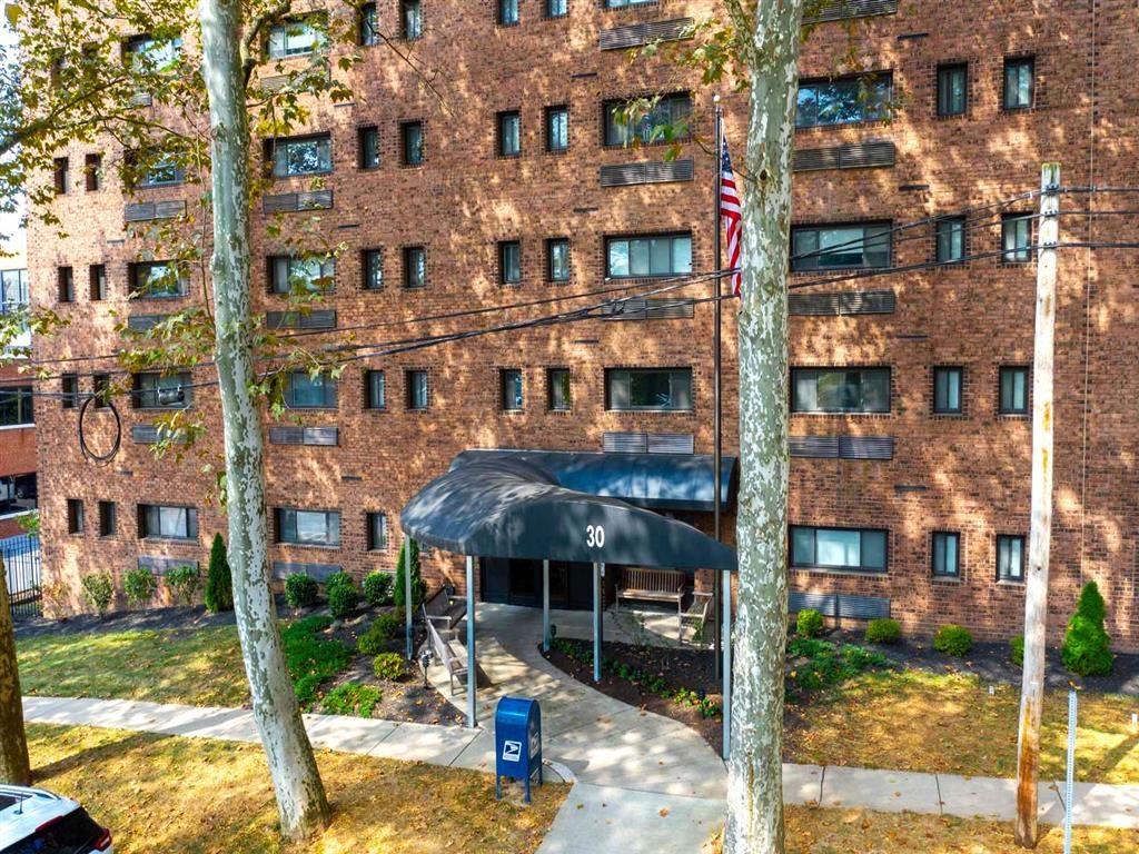 the building in which the hotel is located
