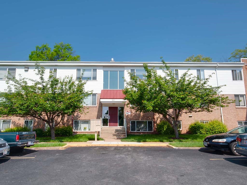 a brick building with cars parked in front of it