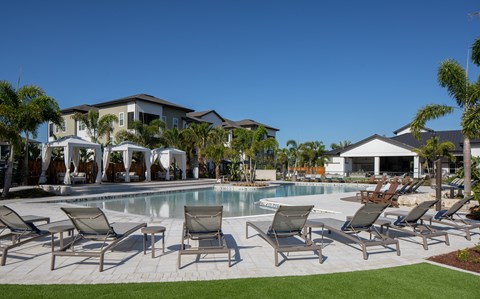 Bainbridge Sunlake - Pool Deck