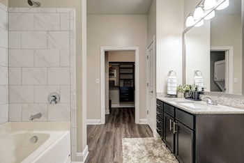 LaVie SouthPark Apartments Model Bathroom - Photo Gallery 18
