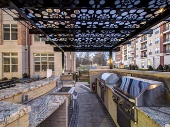 BBQ Area at LaVie Southpark, Charlotte, 28209 - Photo Gallery 5