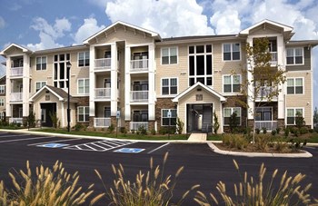 Premier Apartment Community Premier Apartment Community at Grand Oak at Town Park, Tennessee - Photo Gallery 3