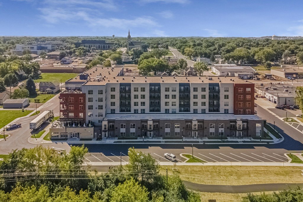 Exterior View at Shakopee Flats, Shakopee, MN, 55379