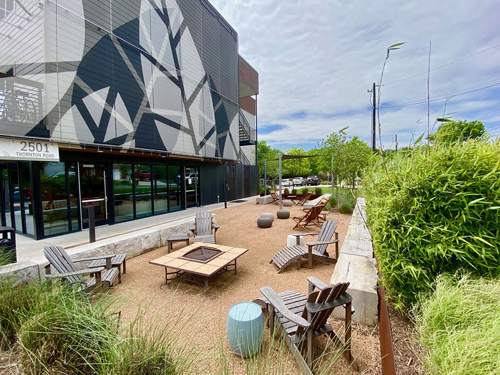 Thornton Flats - Firepit with Outdoor Seating