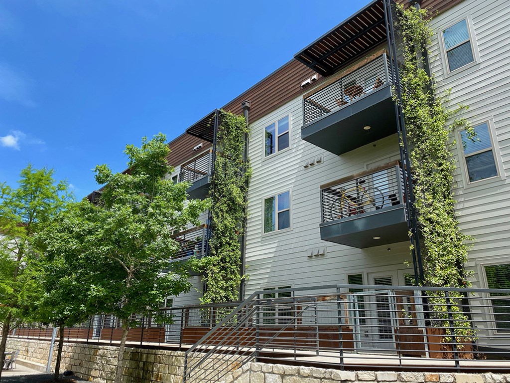 Thornton Flats - Exterior