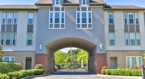 a large building with an arch in the middle of it