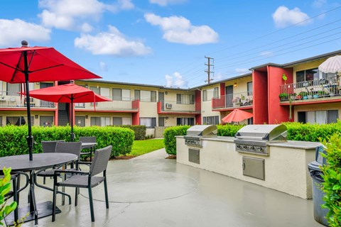 BBQ & Dining Area at Sunset Square Apartments, West Covina, 91790