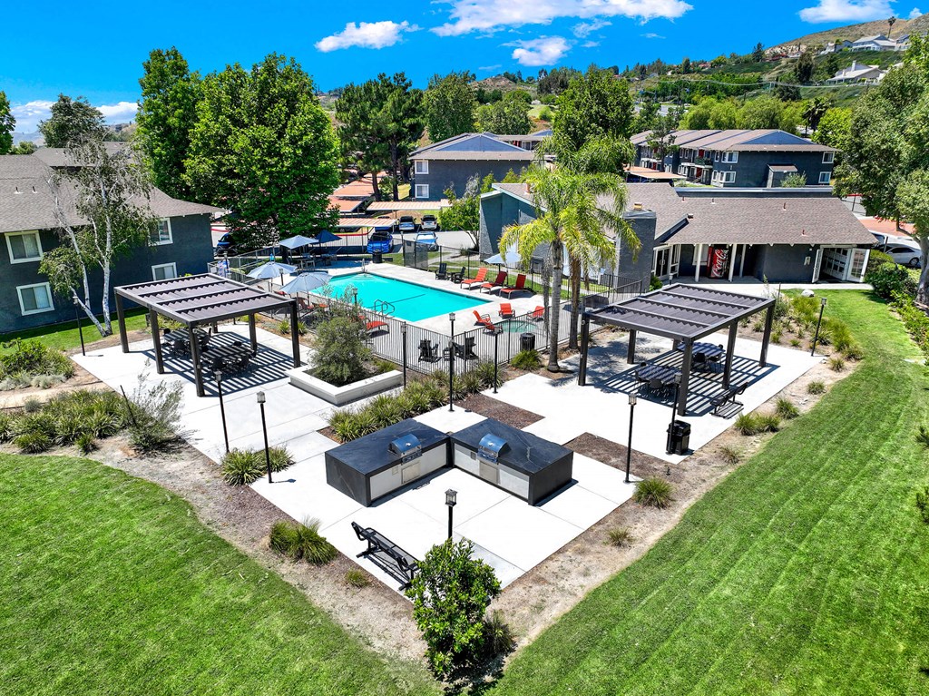 an aerial view of a backyard with a pool and picnic tables at Monterra Ridge Apartments, Canyon Country ,91351